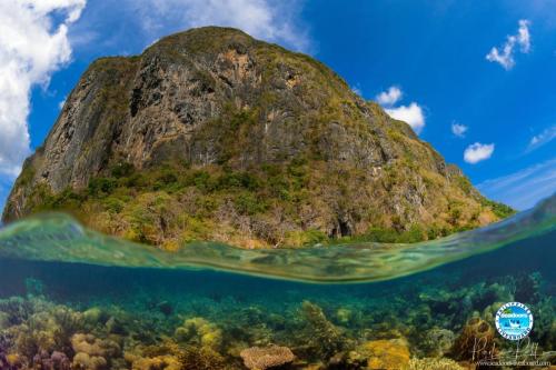 Shark Fin Bay, Palawan, Philippines by Pierlo Pablo